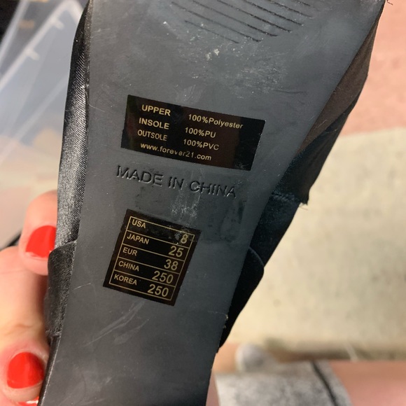 Black Satin Pumps - Picture 4 of 5